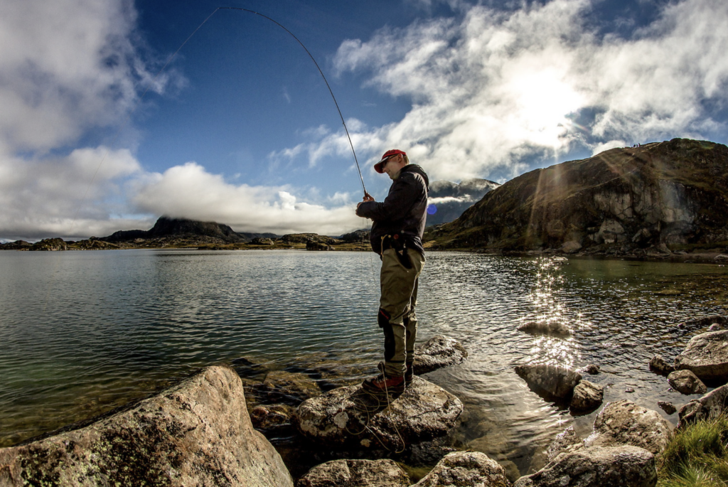 Sommer i Sisimiut: Kajak, lystfiskeri og fjelde sisimiut fluefiskeri
